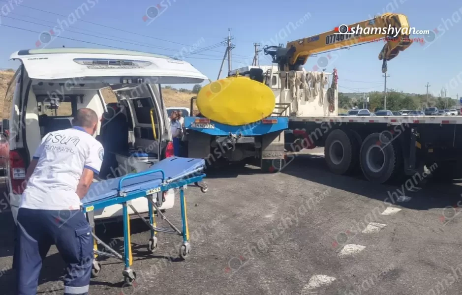 Կոտայքի մարզում բախվել են «ԳԱԶ 53»-ն ու «SHACMAN» ավտոքարշակը. կա վիրավոր