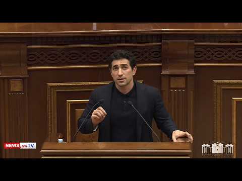 Էդ Վիլիսի մեջ նստած ոստիկանը ծեծվել էր ու իրենից խլվել էր իր տաբելային զենքը. Լեւոն Քոչարյան