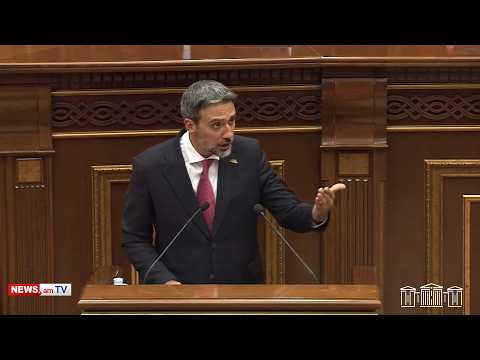 Օրհներգի ժամանակ ձեռքը սրտին դրած պատգամավորը չի կարողանում առանց վիրավորելու խոսել․ Վարդևանյան