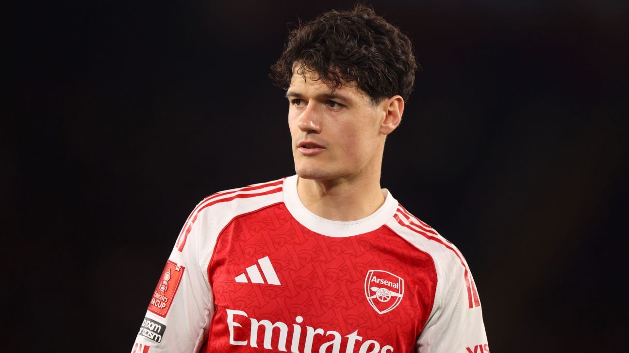 Everton sign midfielder Nørgaard from Arsenal