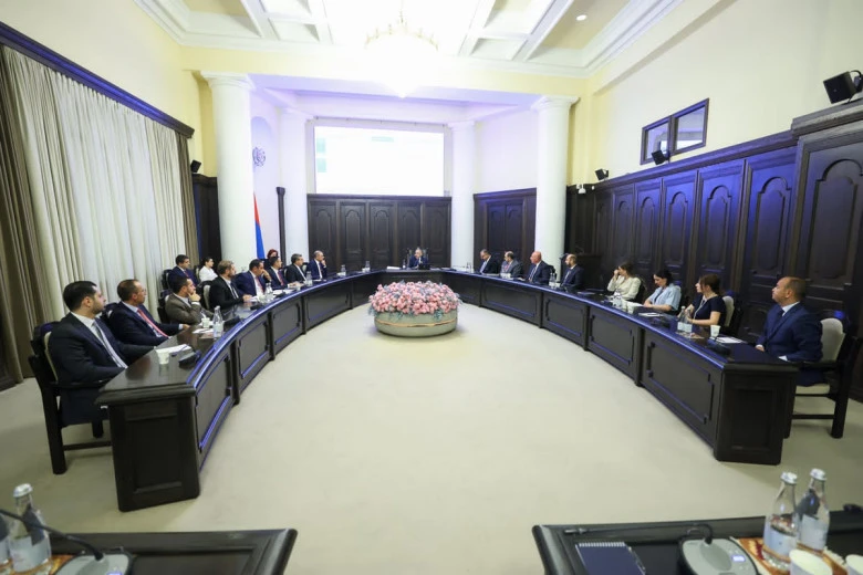 «Փաստ». Նոր պարտքեր են ներգրավում ճեղքերը փակելու համար