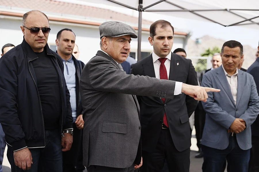 «Հրապարակ». Մեղրին կարեւոր է` չի կարելի «պռավալ տալ. Կենաց մահու կռիվ ենք տալու»