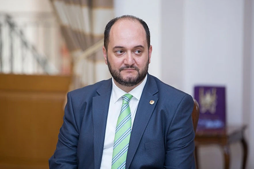 «Ժողովուրդ». Ում շքեղ նորոգված աշխատասենյակն է տրամադրվել Արայիկ Հարությունյանին