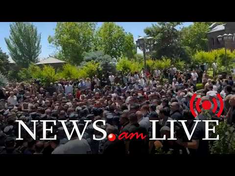 ՈւՂԻՂ. Ի պաշտպանություն կաթողիկոսի՝ քաղաքական ուժերը դատարանի բակում են