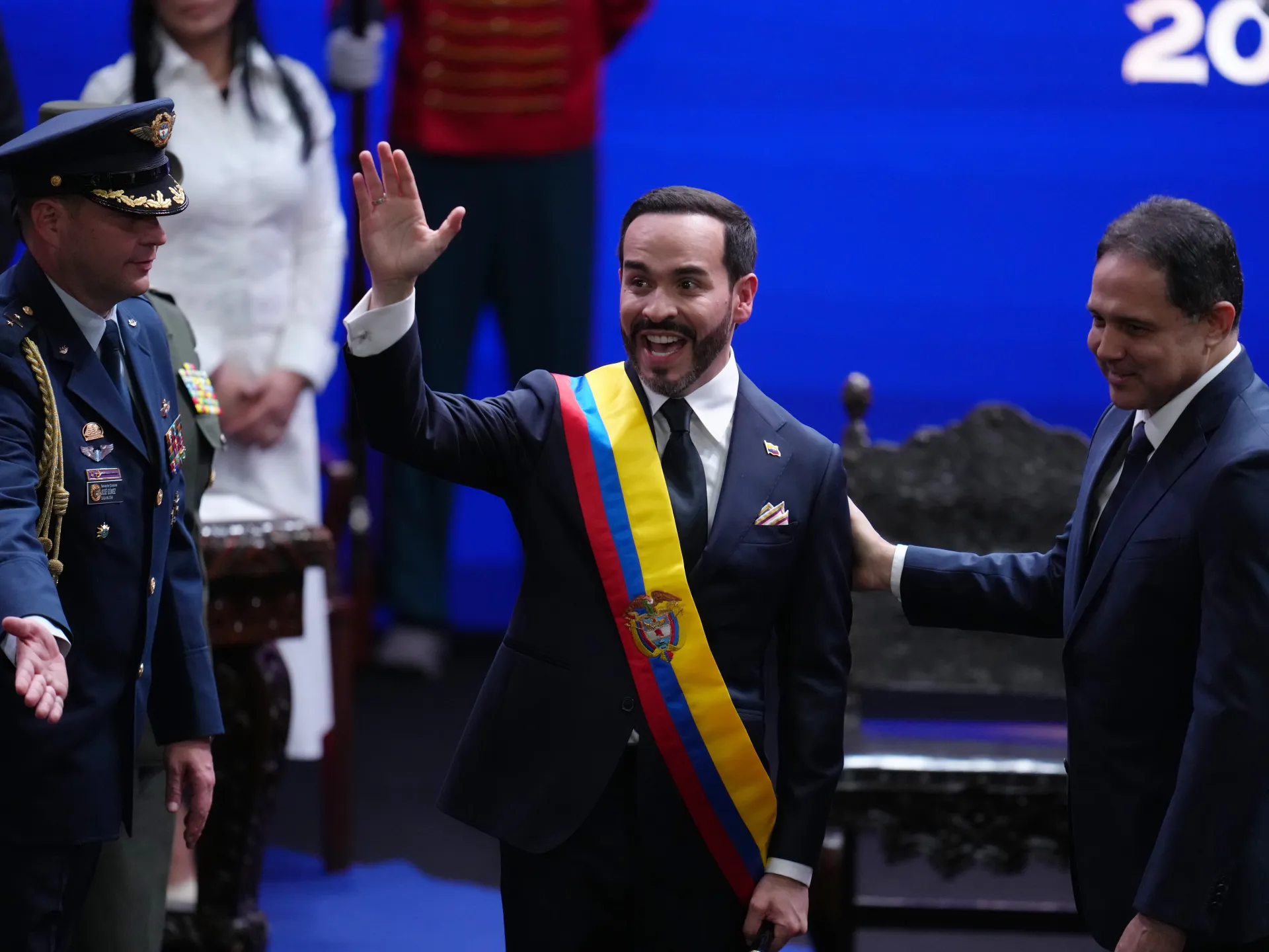 De la Espriella sworn in as Colombia’s leader, vows armed group crackdown