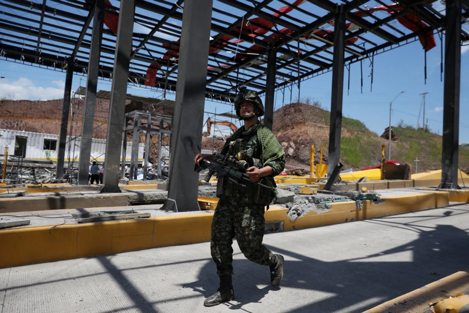 Car bomb hits Colombia highway day after new president sworn in