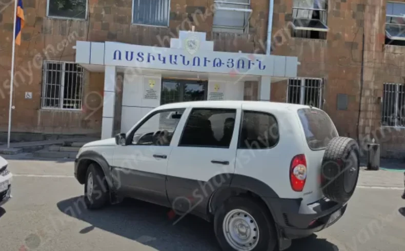 Վրեժխնդիր լինելու համար զինվել են ու դարանակալել եղբայրներին պատկանող խանութի մոտ. Էջմիածնում կանխել են հաշվեհարդարը