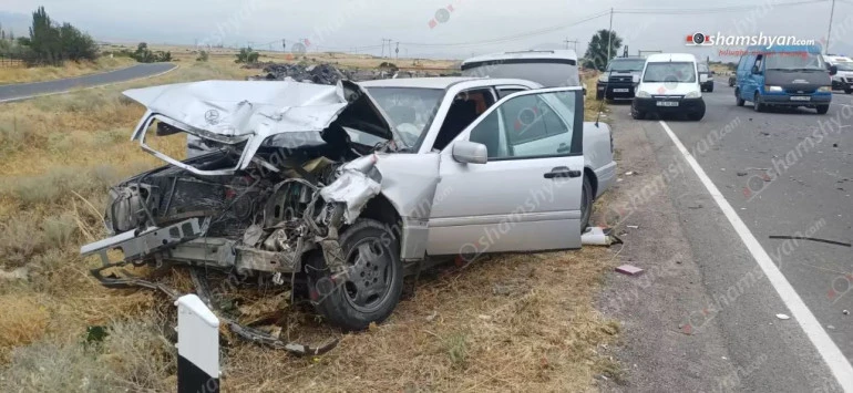 Եղվարդի կամրջի մոտ բախվել են Mercedes-ը և «ԳԱԶ 2410»-ը․ 3 վիրավորներից 2-ն անչափահասներ են