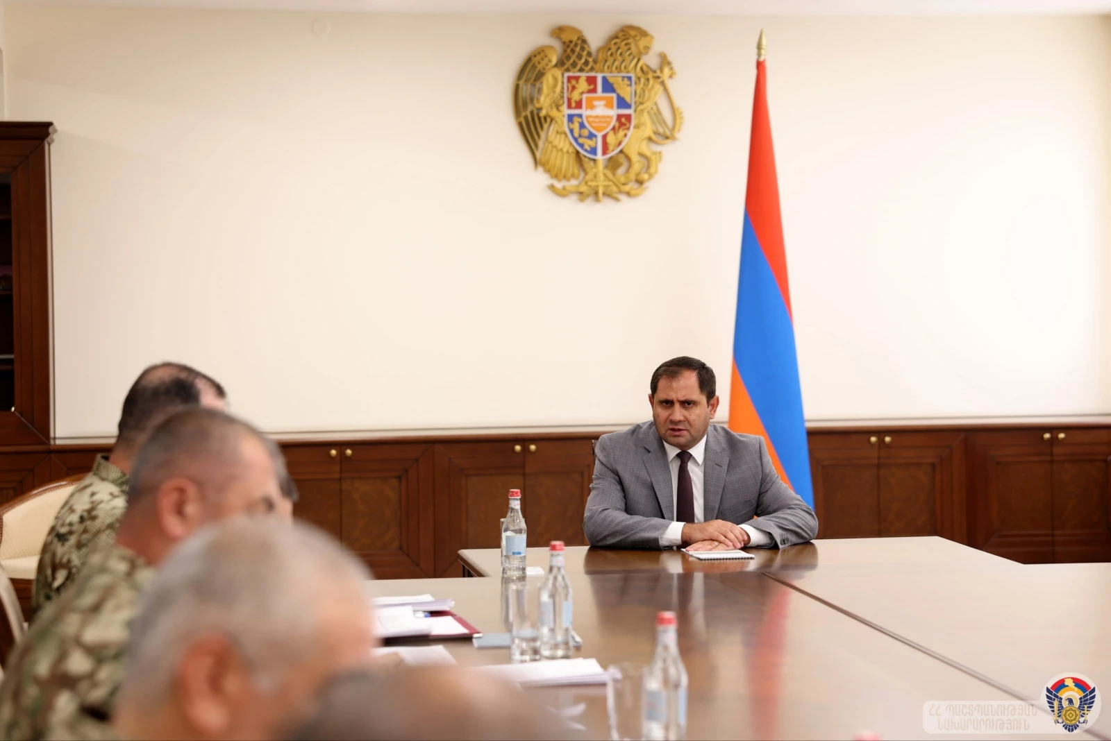 Պապիկյանը խորհրդակցություն է անցկացրել ԶՈՒ-ում սպայական, ենթասպայական և սերժանտական կազմերի համալրման հարցով (վիդեո)