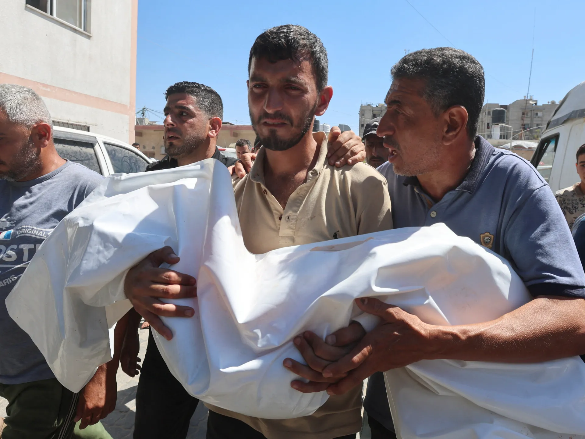 Israeli air attacks kill seven Palestinians in Gaza