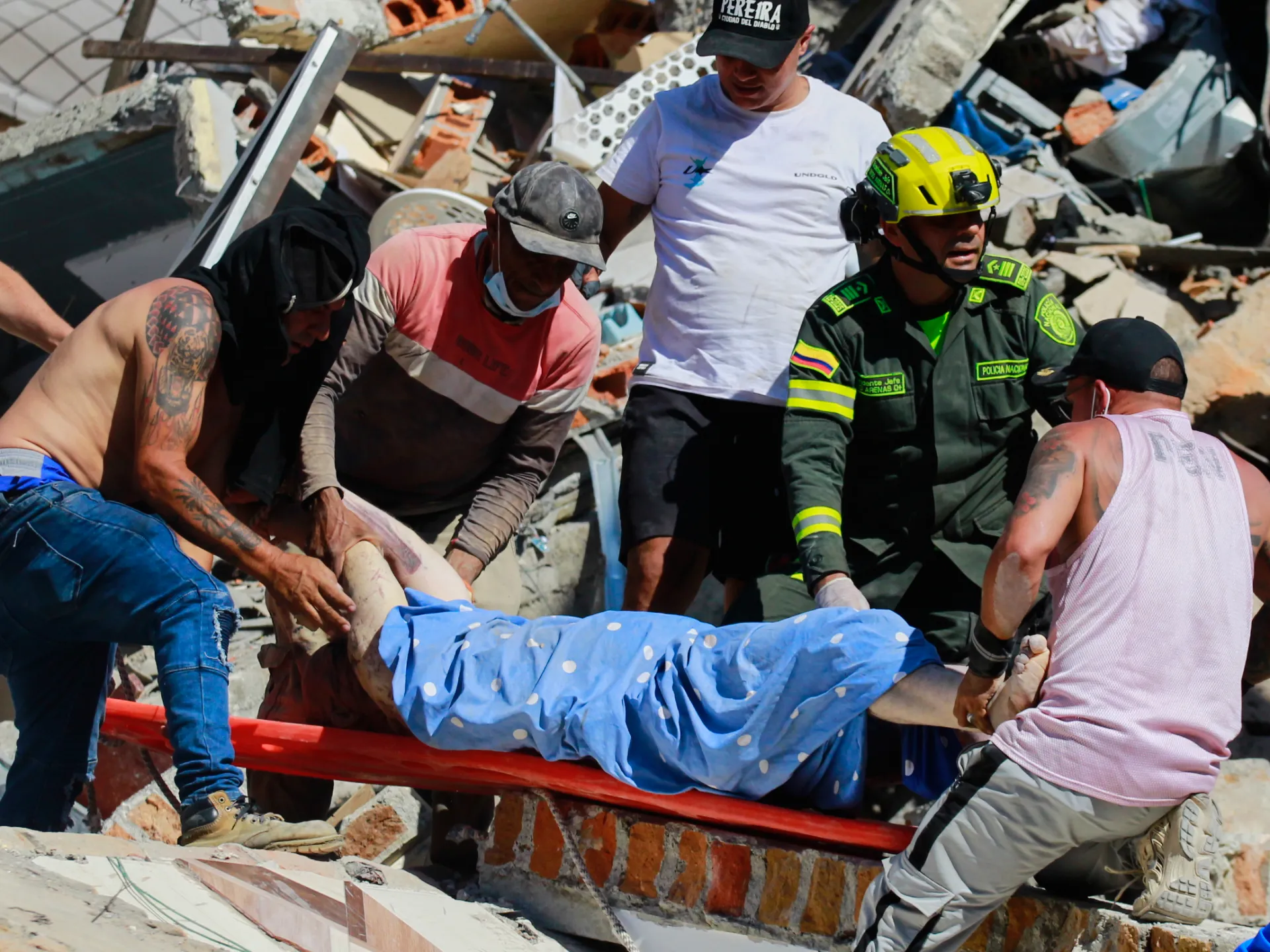 Colombia quake: Frantic search for survivors as over 2,700 reported missing