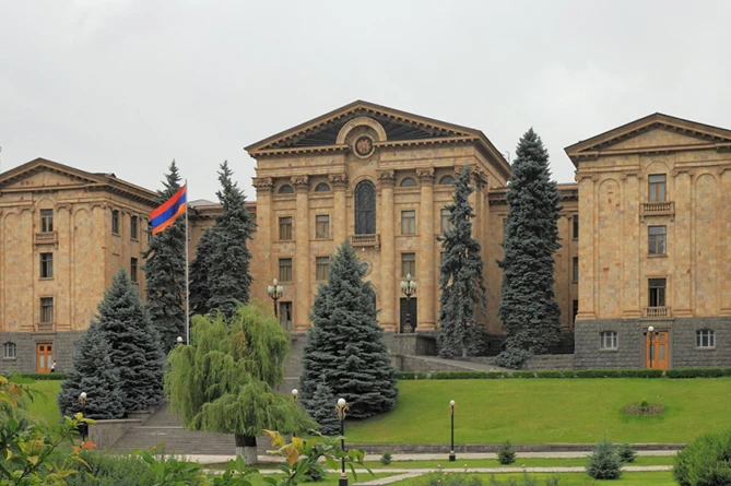 «Ժողովուրդ». ՔՊ-ն՝ ԱԺ ճաշարանում, «Ուժեղ Հայաստանը»՝ մեկ սենյակում․ ինչ է կատարվում ԱԺ-ի ընդմիջումների ժամանակ