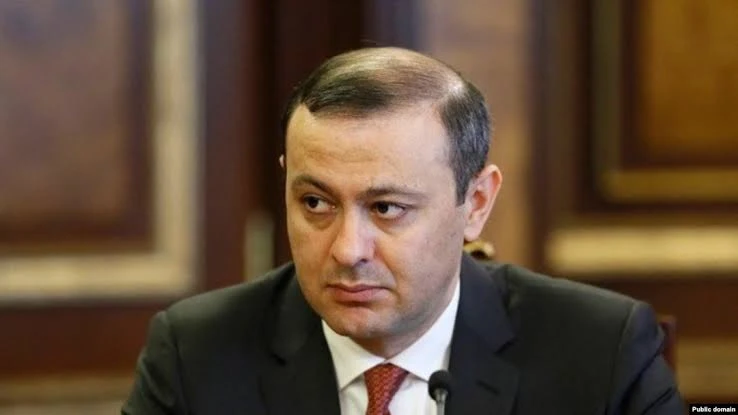 «Հրապարակ»․ Որոշ արցախցիներ էլ են տխրել Գրիգորյանի պաշտոնաթողությունից