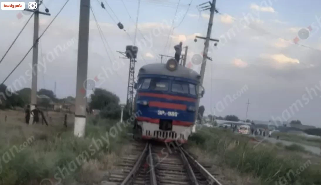 Ջրառատում էլեկտրական լարը պոկվել և ընկել է Երևան-Գյումրի գնացքի վագոնի տանիքին. հրդեհ է բռնկվել