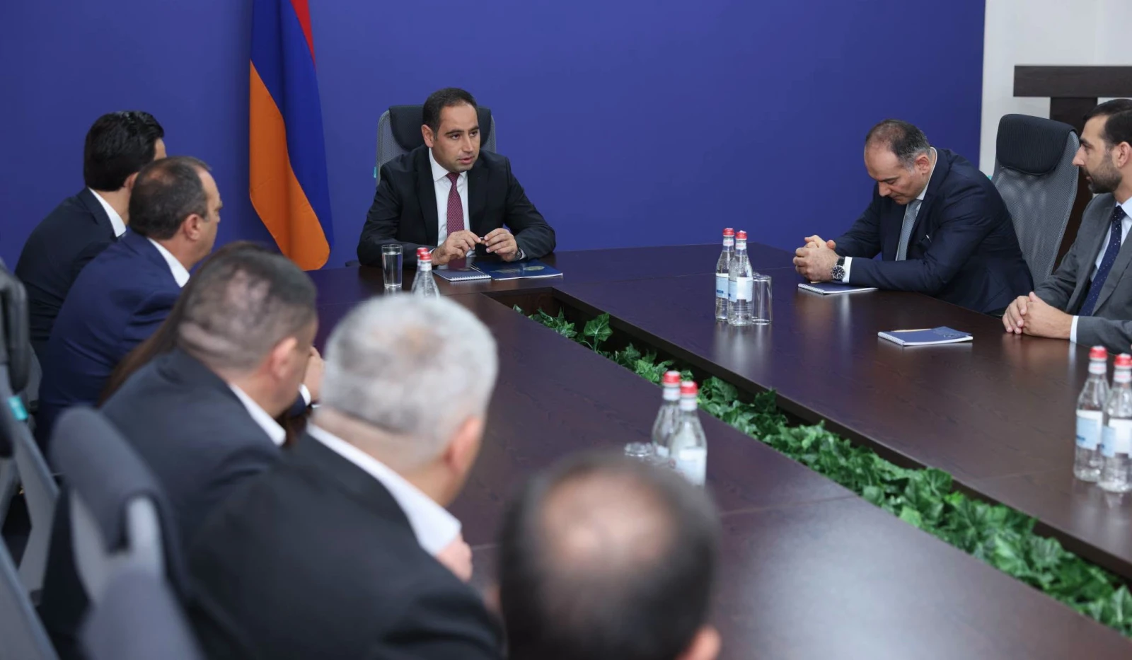 Խուդաթյանը ՏԿԵՆ պետգույքի կառավարման կոմիտեի աշխատակազմին է ներկայացրել կոմիտեի նորանշանակ ղեկավար Դավիդ Թավադյանին