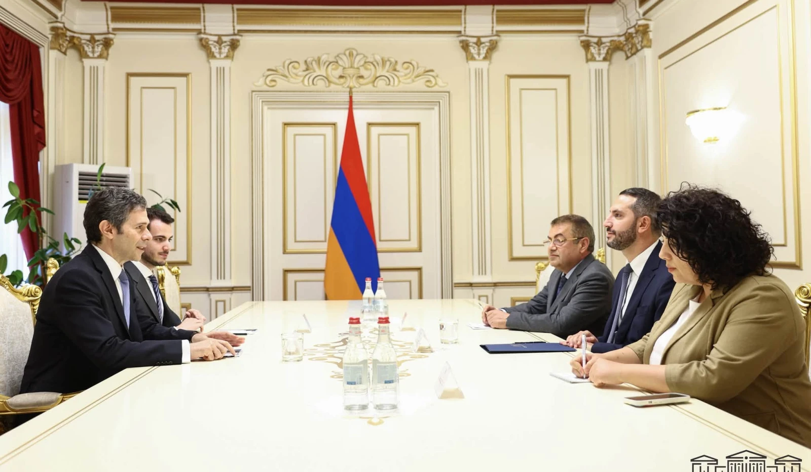 Հունաստանի դեսպանն հրաժեշտի հանդիպում է ունեցել Ռուբեն Ռուբինյանի հետ