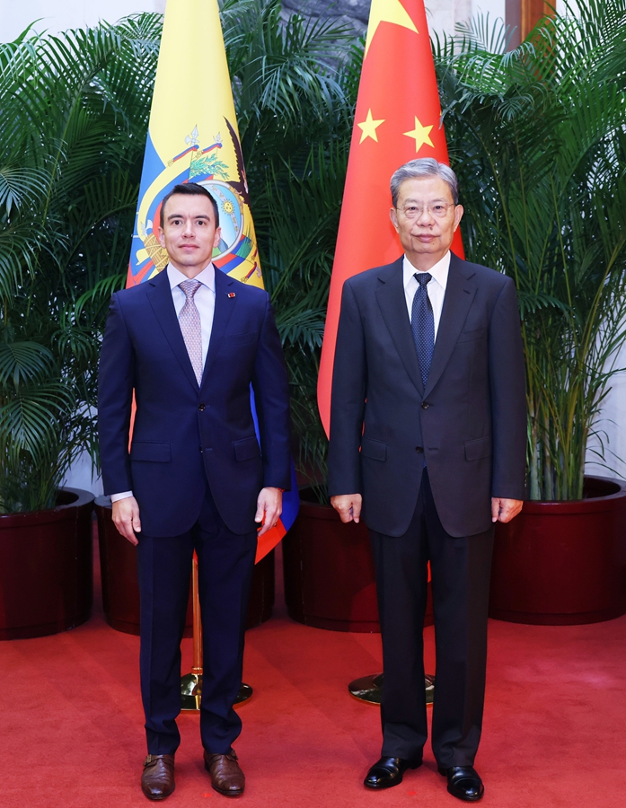 赵乐际会见厄瓜多尔总统诺沃亚
