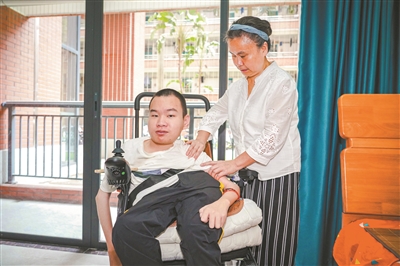 患罕见病的云南小伙圆梦中大：我希望通过学习改变命运