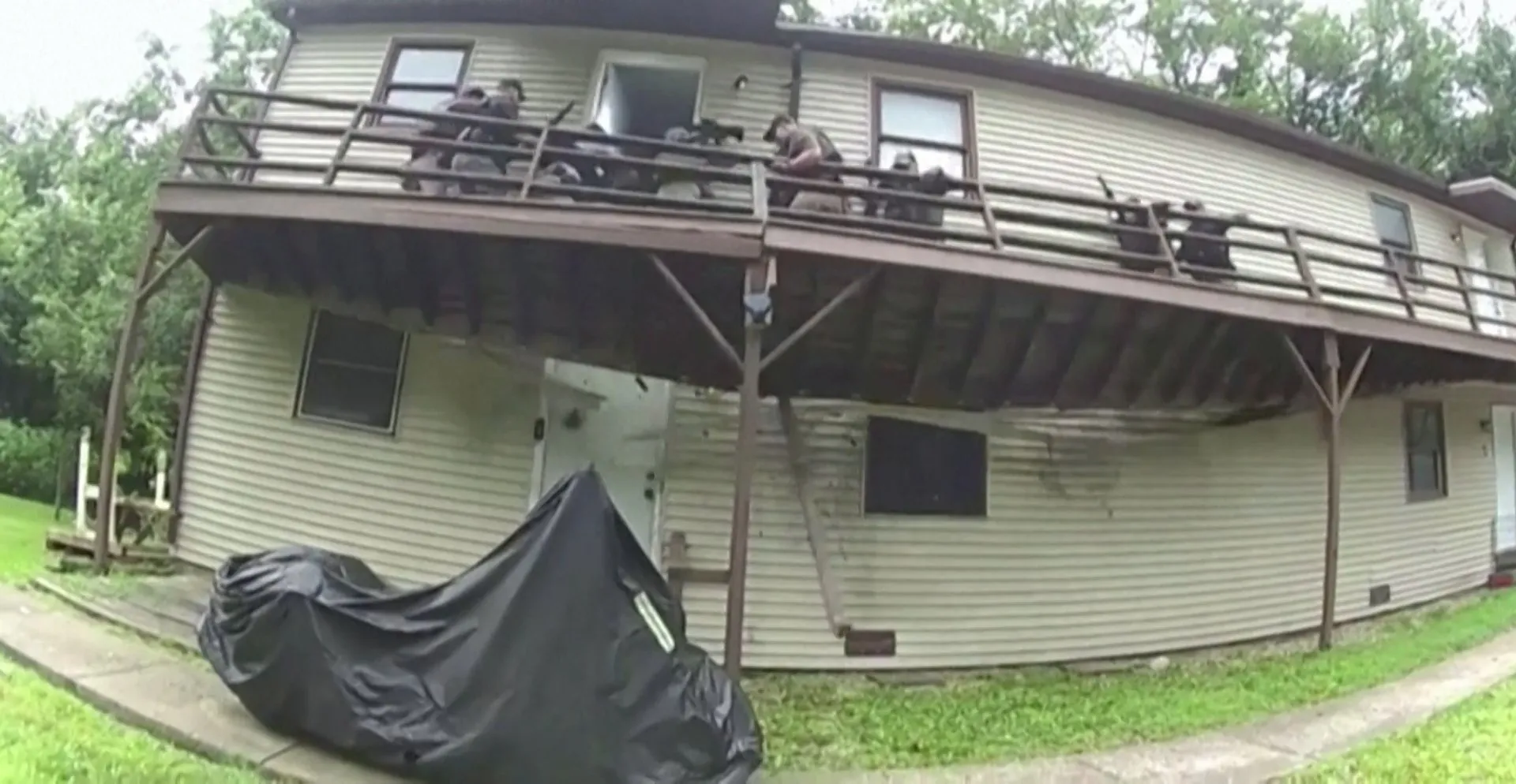 Bodycam captures police team falling when deck collapses in Missouri