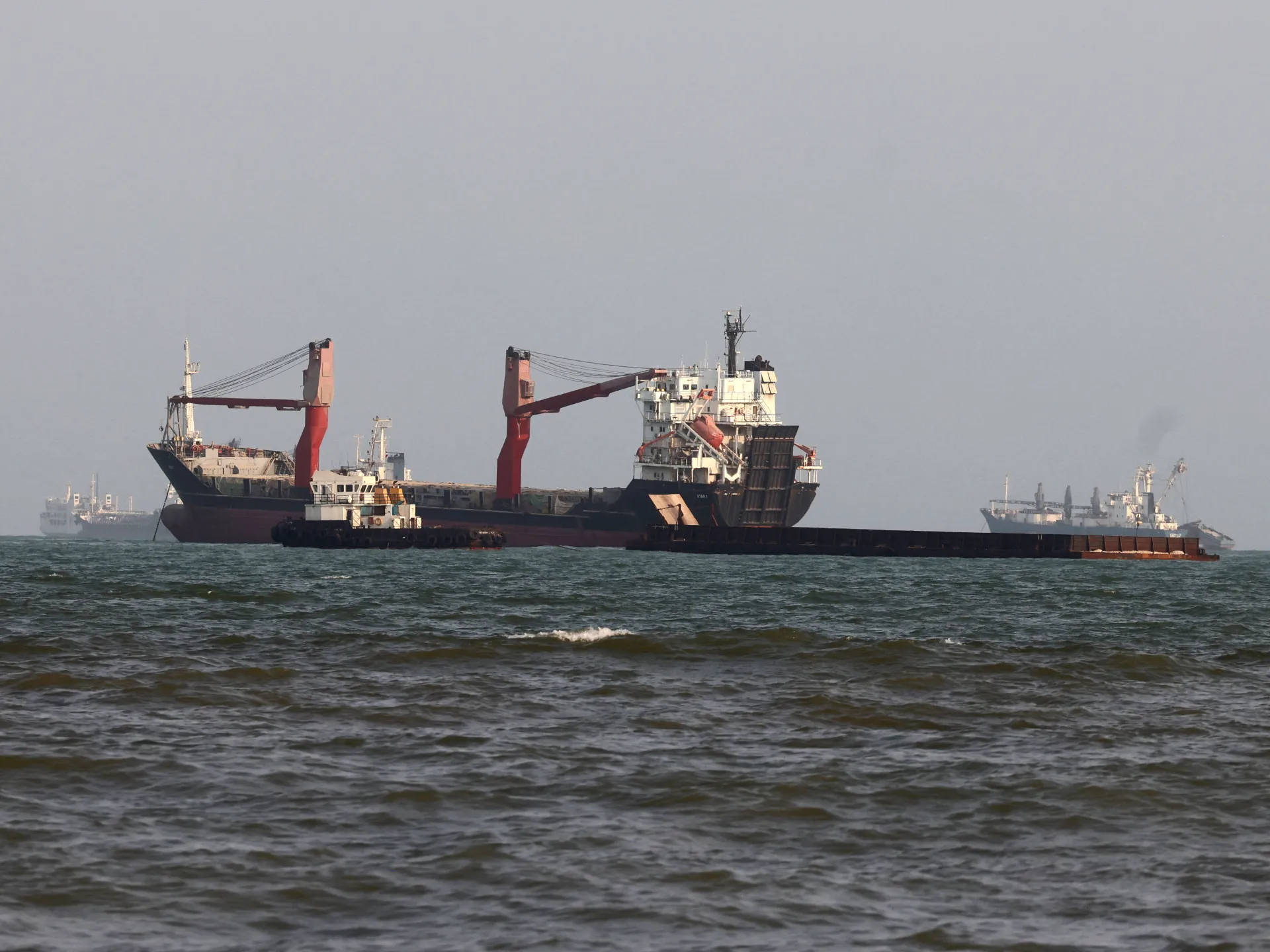 Are Hormuz ships more willing to defy Iran or the US? What data shows