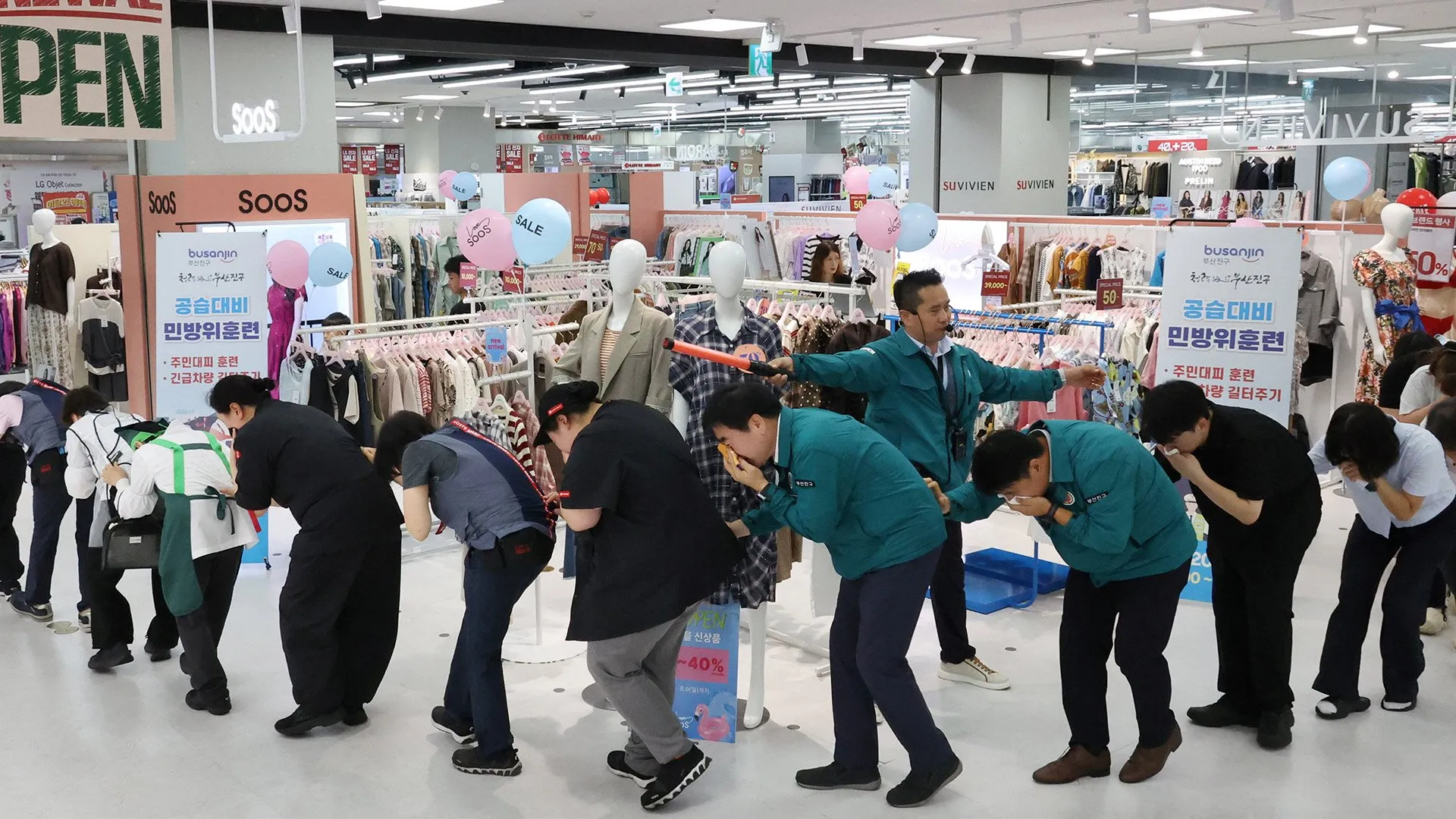 Alarms blare in South Korea during annual air raid defence drill