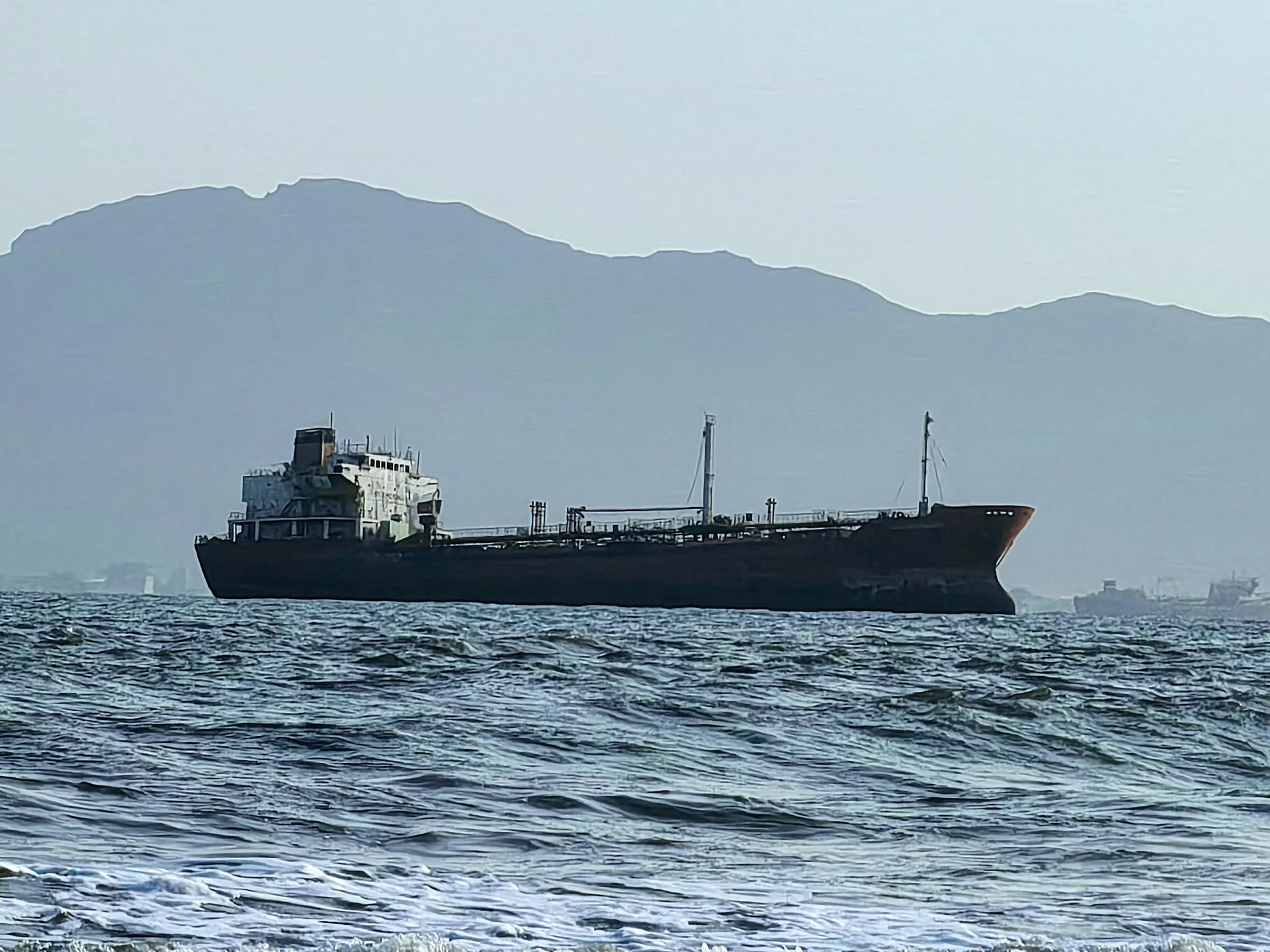 Gunmen seize tanker off Yemen amid resurgence of Somali piracy