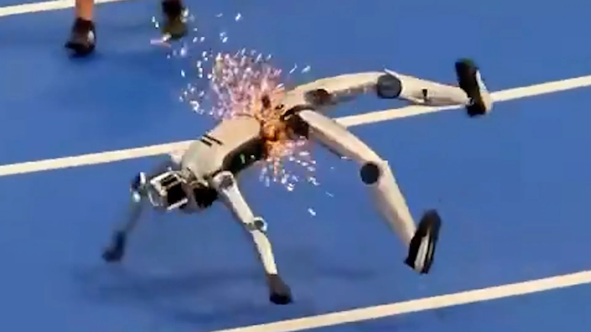 Humanoid crashes during speed test as China’s robotics industry grows