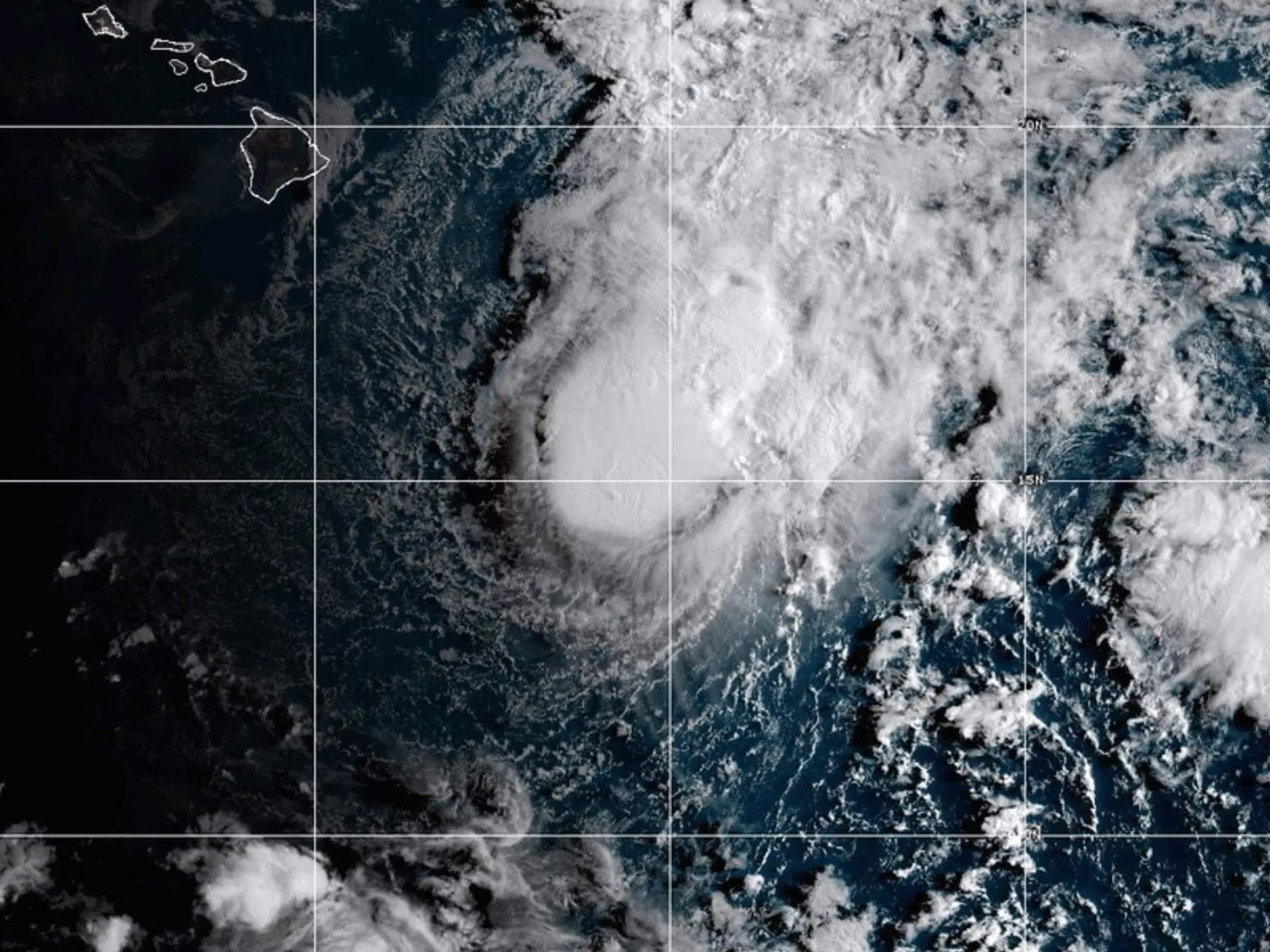 Tropical Storm Moke advances towards Hawaii with heavy rain, strong winds