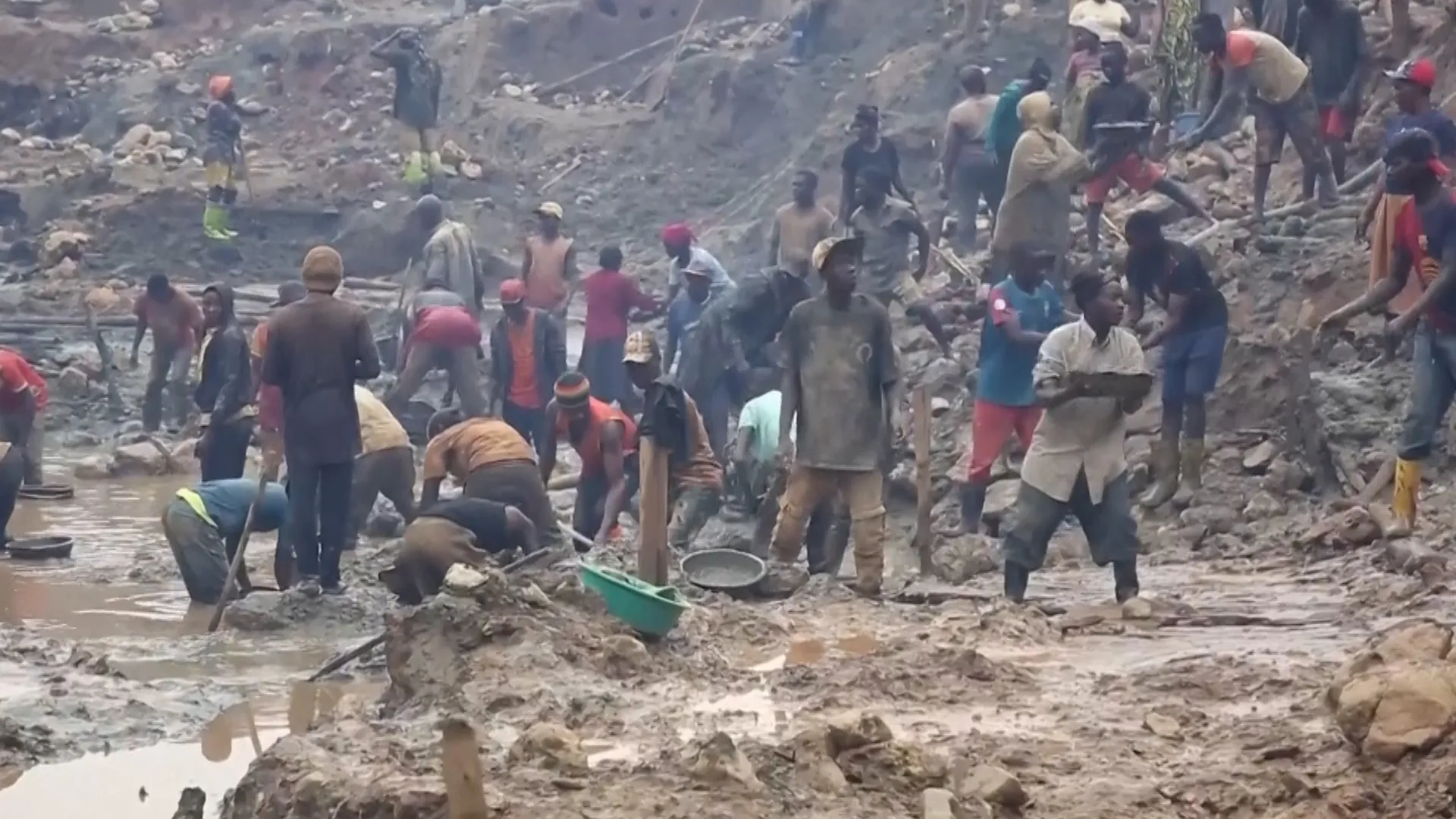 DR Congo miners risk Ebola to make a living