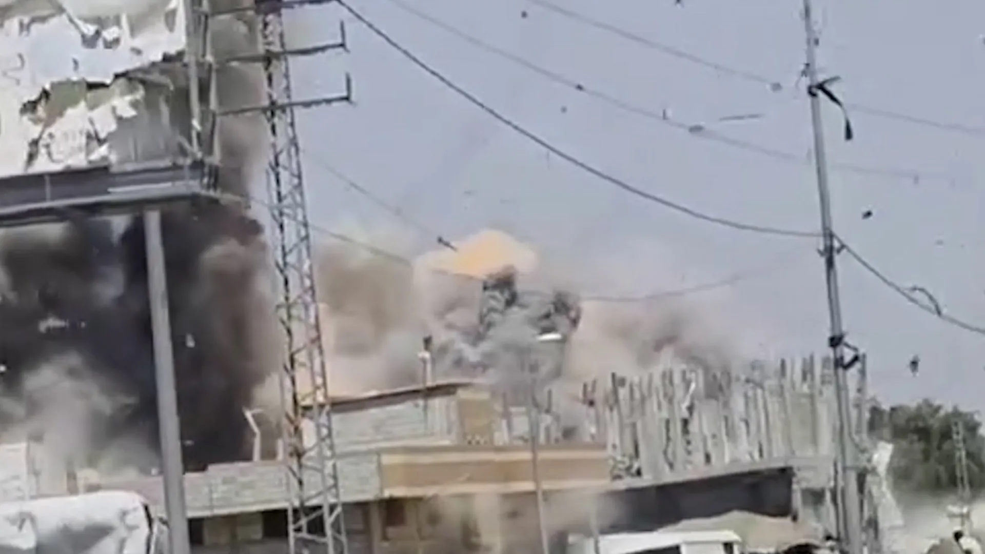 Heavy Israeli air strike hits warehouse in central Gaza