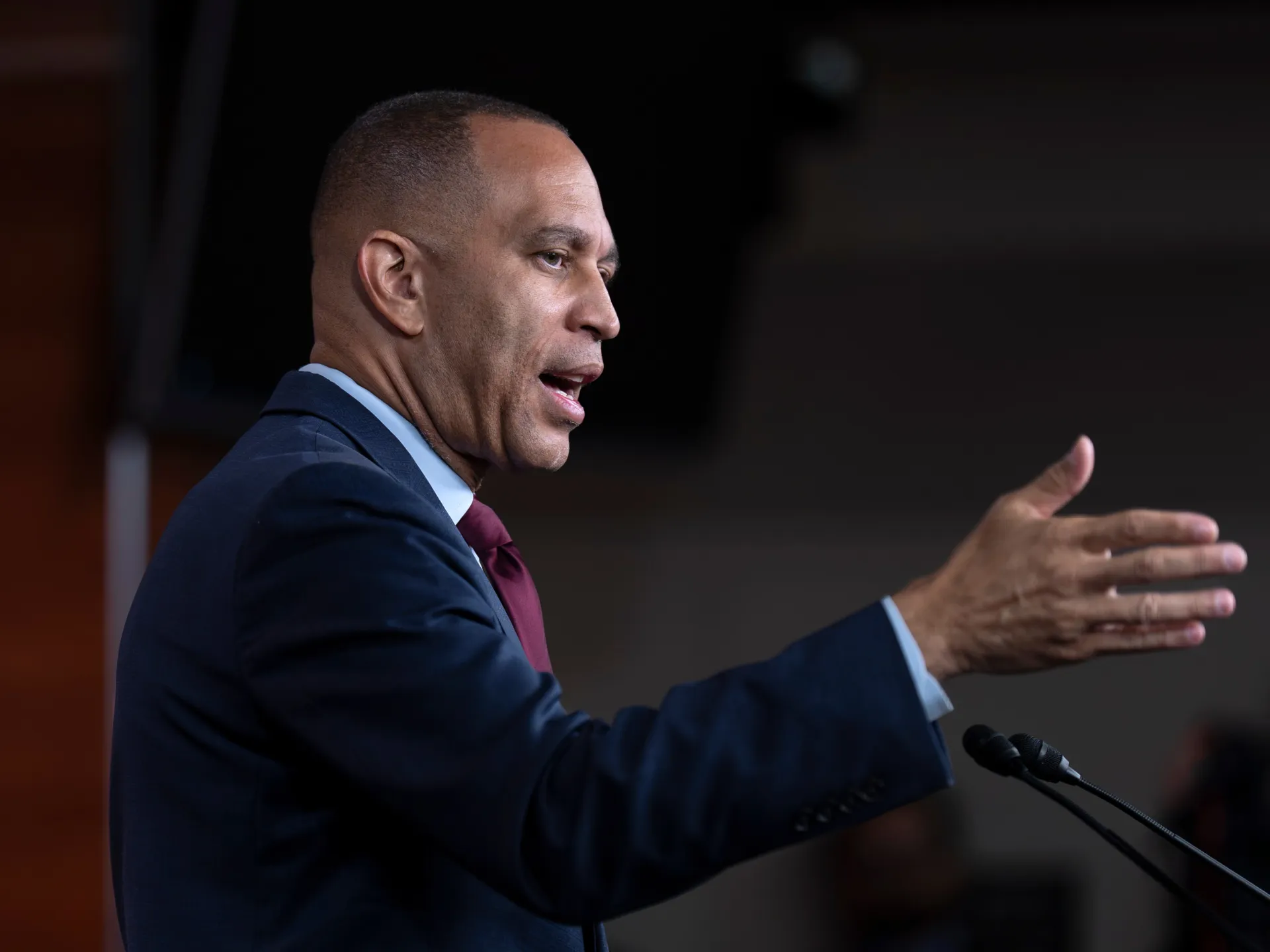 Jeffries-Kushner meeting sparks speculation amid contentious US midterms