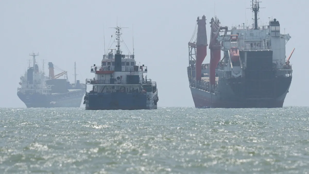 Iran, Oman discuss temporary shipping lane through Strait of Hormuz