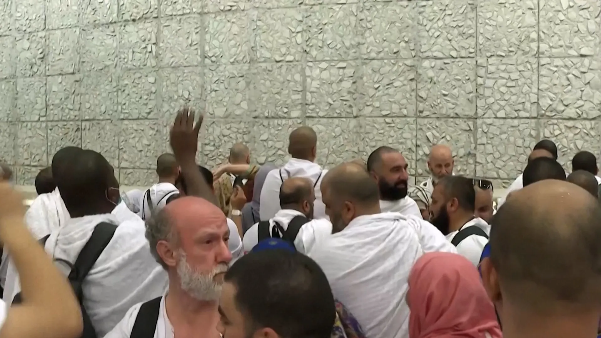 Muslim pilgrims participate in stone-throwing ritual on third day of Hajj