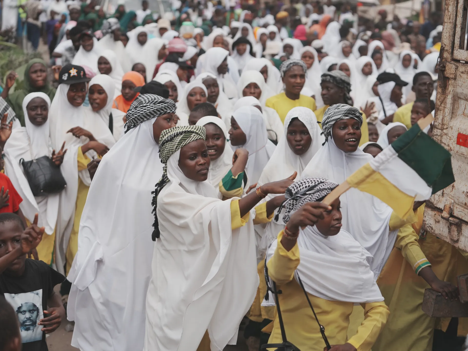 Nigeria launches hunt for hundreds of kidnapped mosque worshippers