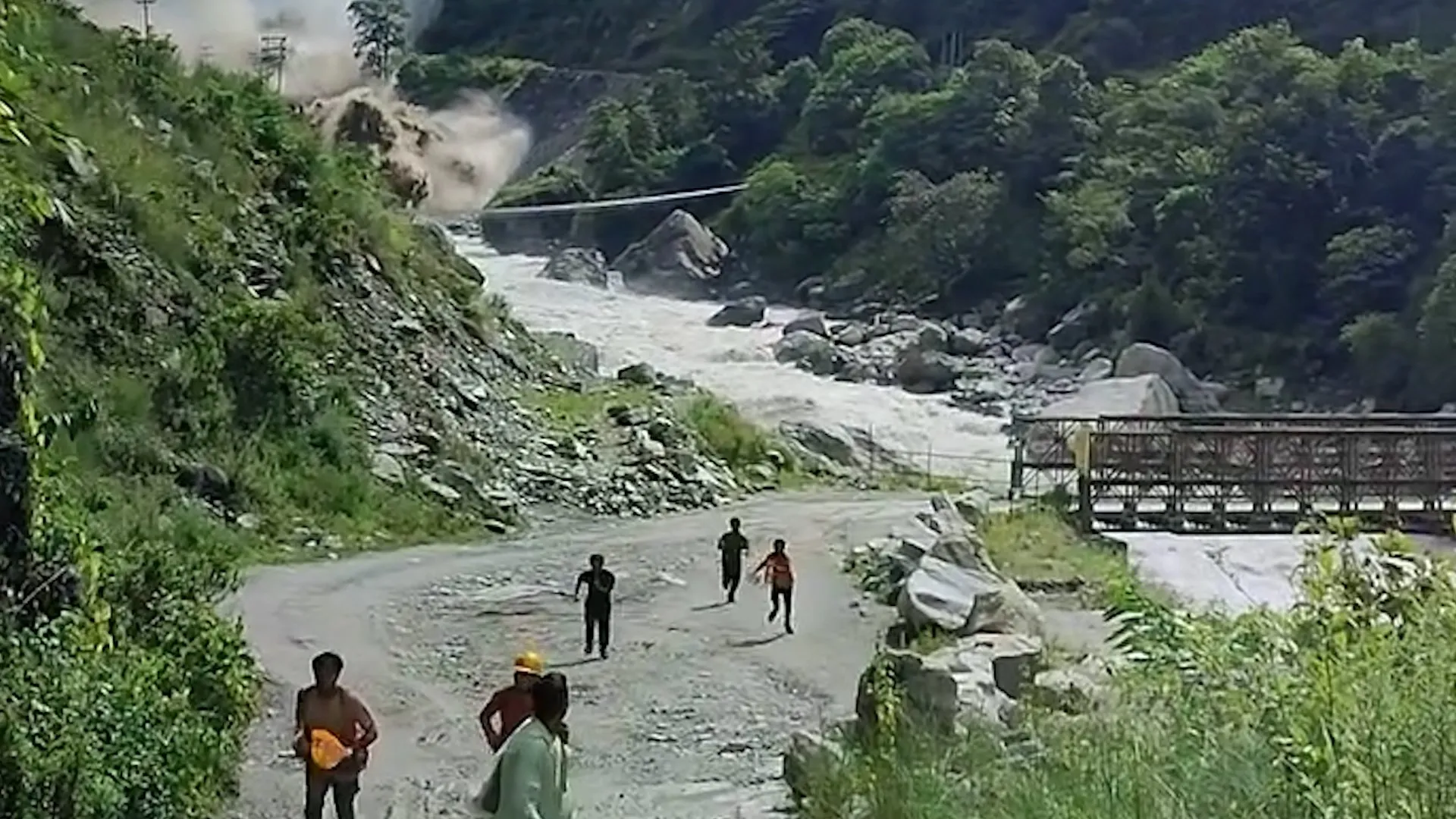 Construction worker documents moment he survives Nepal mudslide