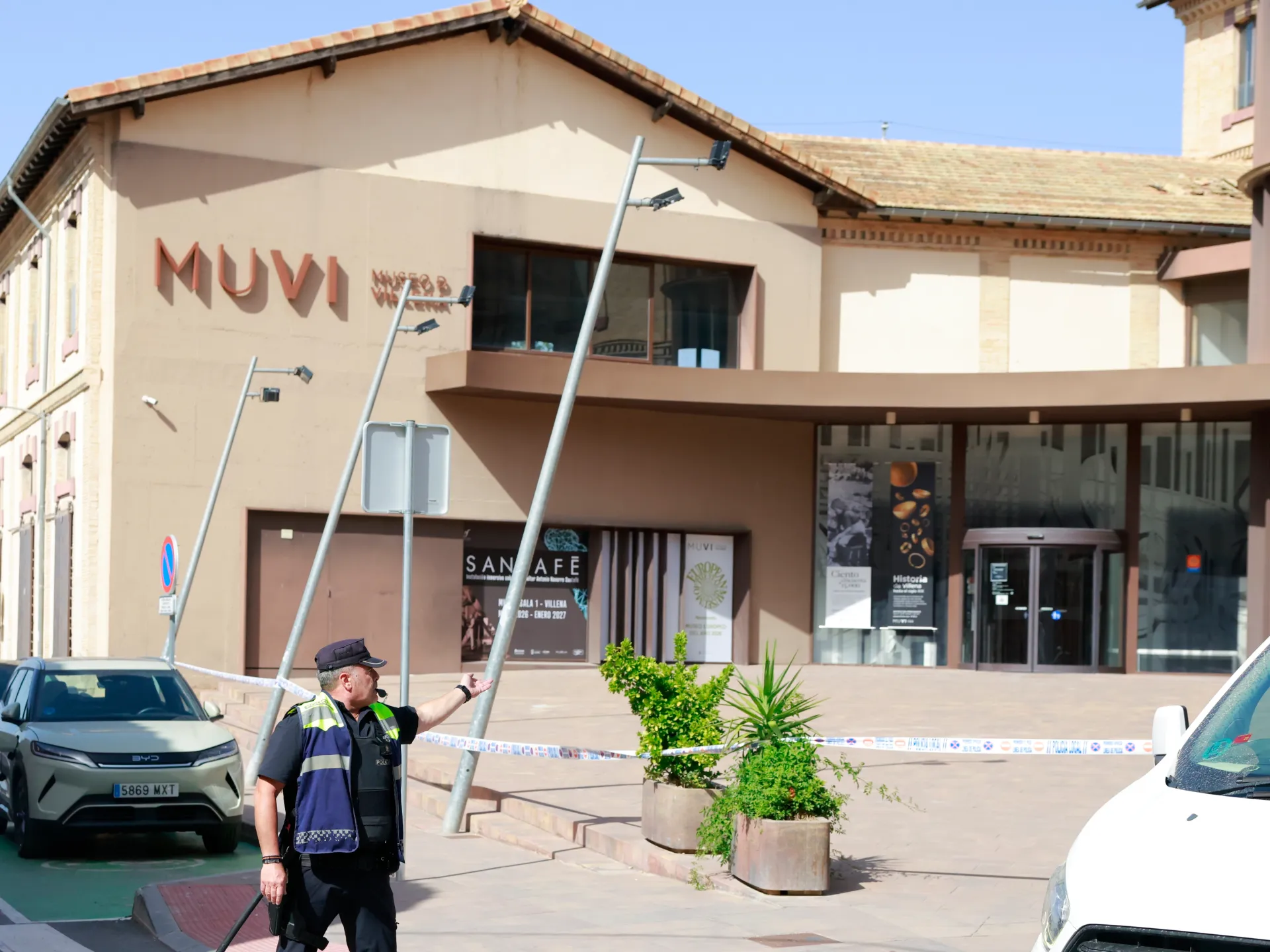 Thieves raid bronze age collection in ‘super-fast’ Spain museum heist