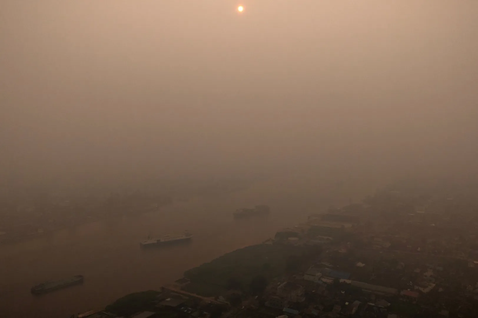 Al Jazeera reporter witnesses wildfire smoke toll on kids inside Indonesia