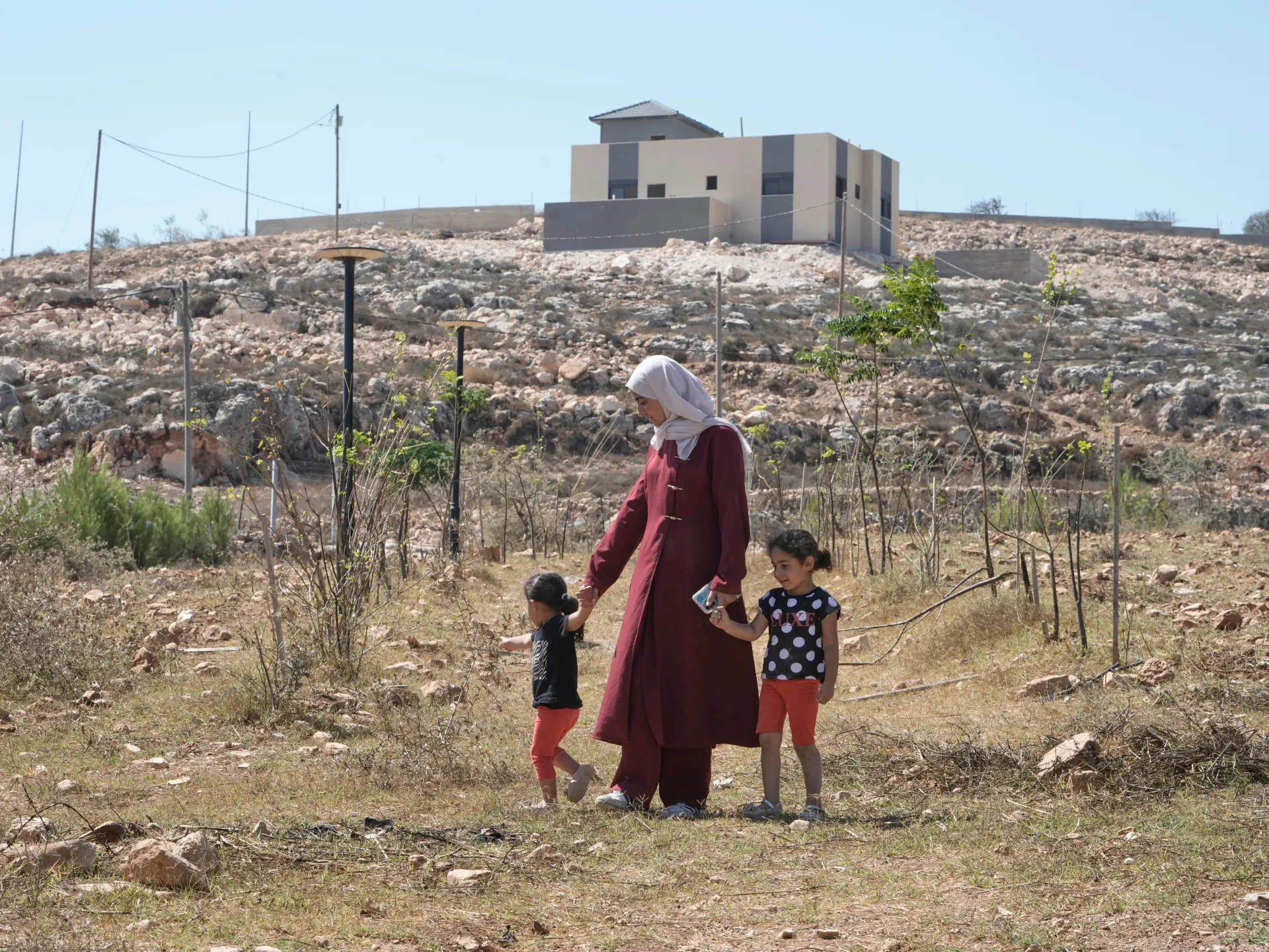 New Israeli roadblocks entrench siege of homes in West Bank’s Qusra