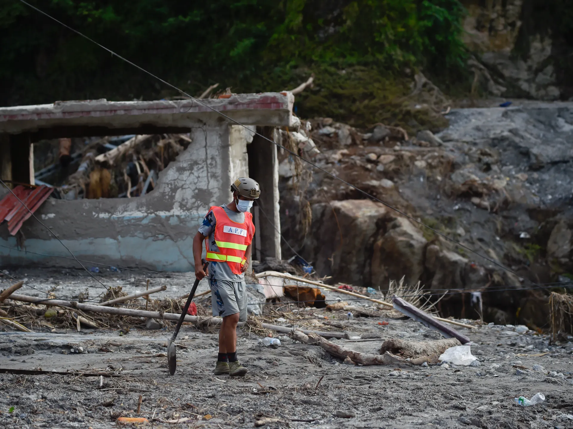 Nepal and China resume flood rescue as death toll nears 600