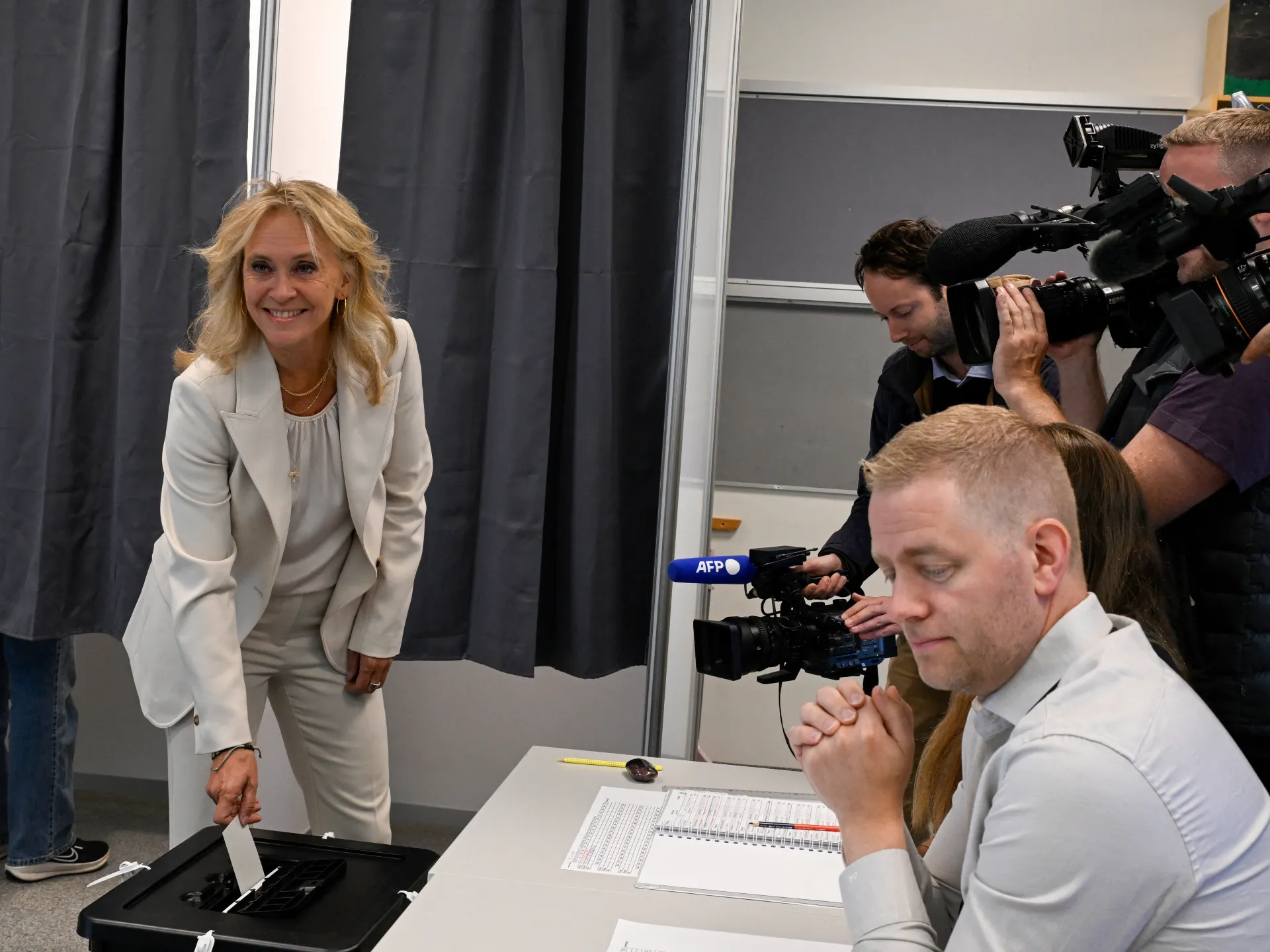Voting closes in Iceland’s knife-edge EU referendum