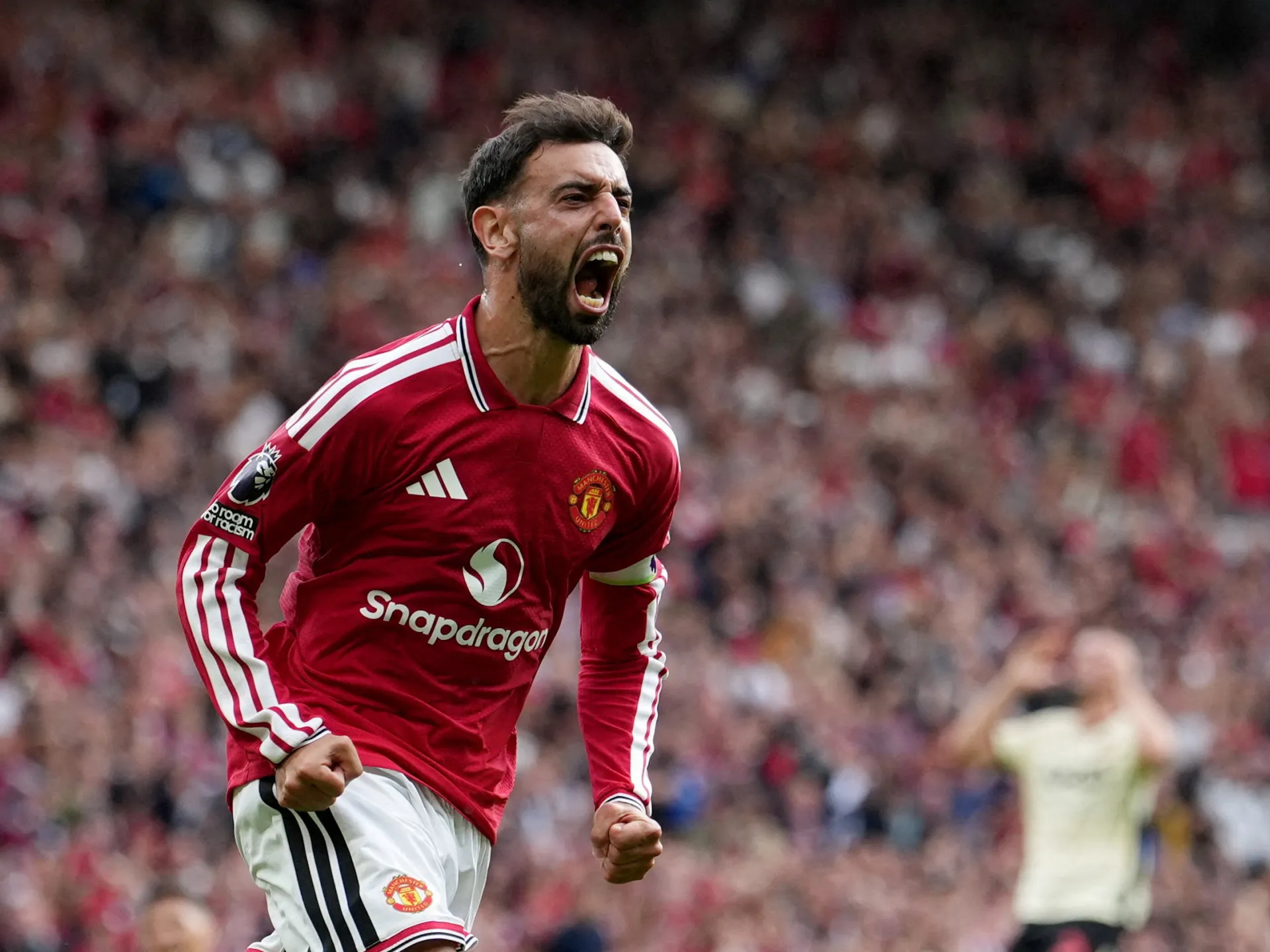 Fernandes hat-trick fires Man Utd in seven-goal thriller with Ipswich