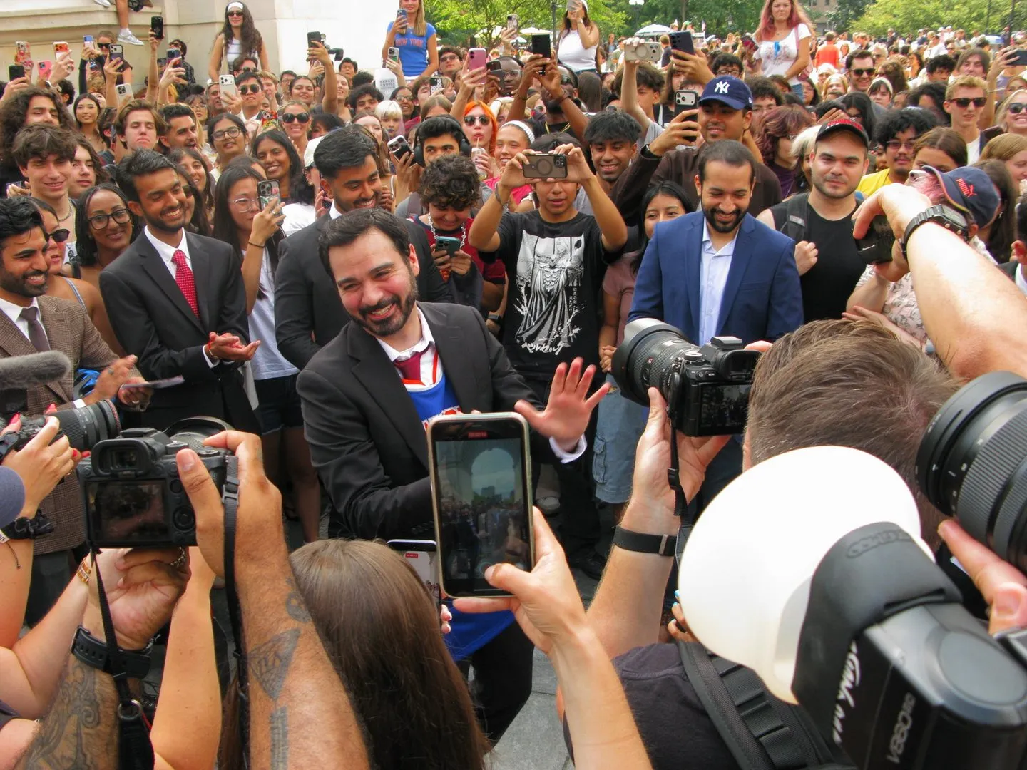 Mamdani lookalike contest draws hundreds of hopefuls in New York