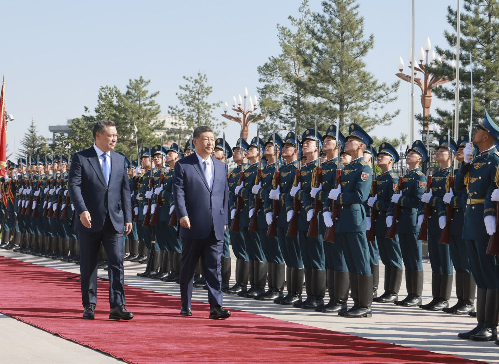 新华图讯丨习近平同吉尔吉斯斯坦总统扎帕罗夫会谈
