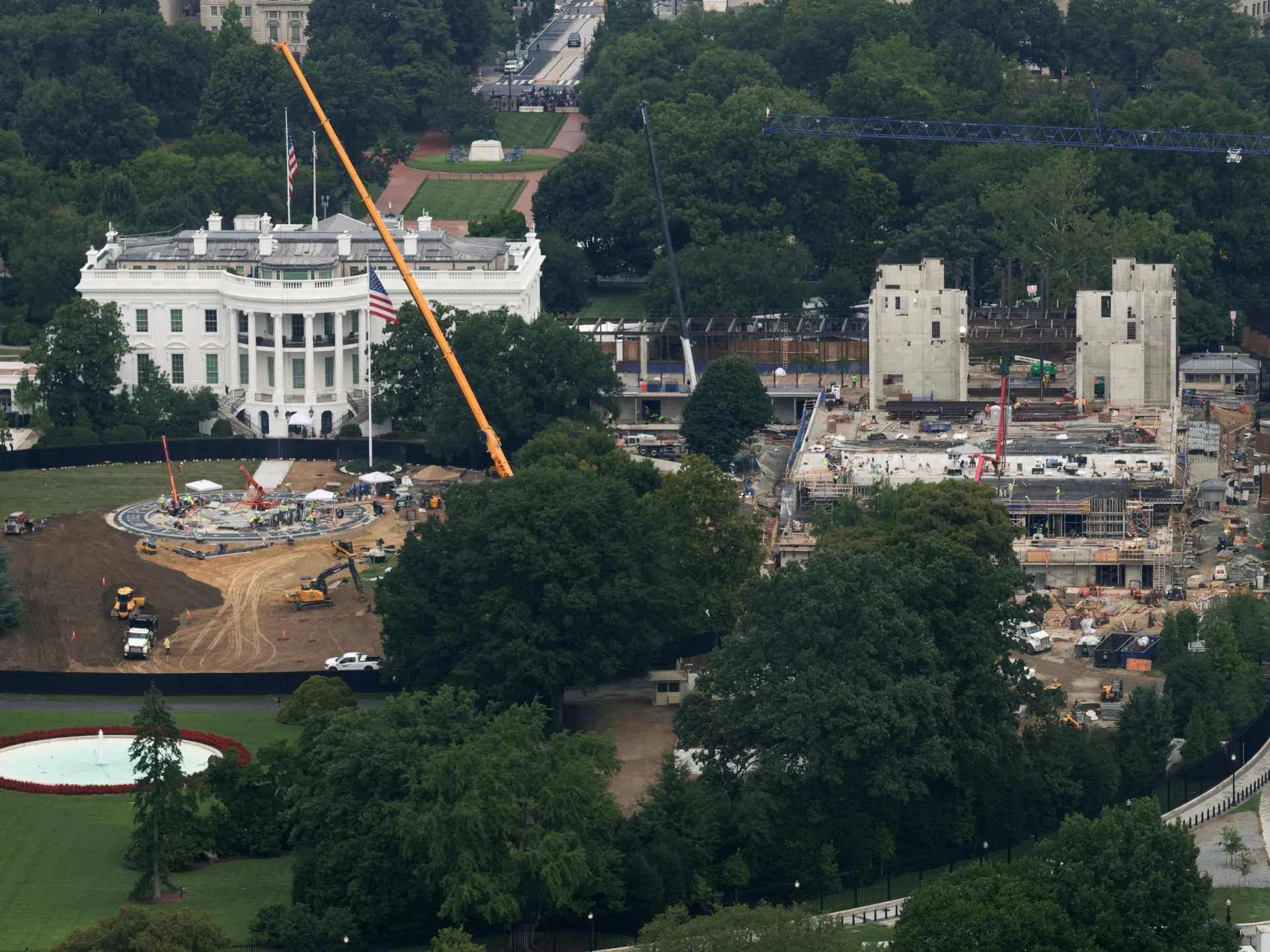 White House construction on $400m ballroom can go on, says US Supreme Court