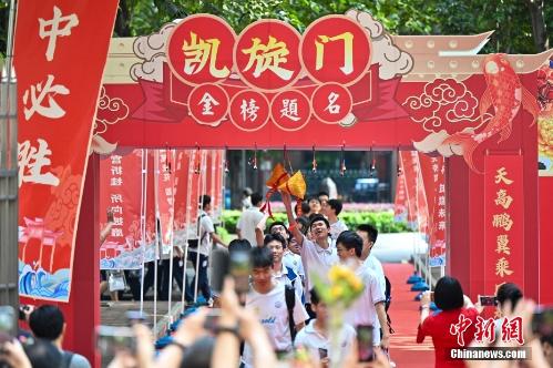 成都锦江河畔夜景如画