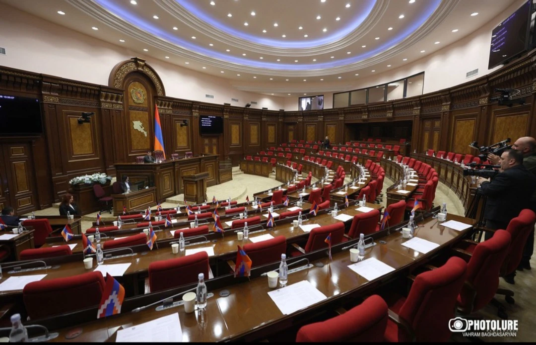 «Հրապարակ»․ ԱԺ-ն «ինքնալուծարման» է գնացել