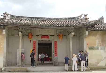 新疆推广粮饲兼用新品种小黑麦 沙漠盐碱地种出“一人高”麦草（探访）