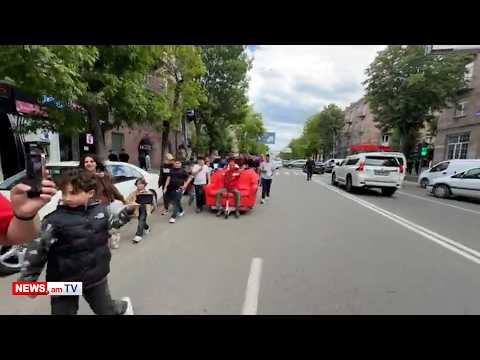 «Բոլորին դեմ եմ»–ն այսօր էլ «դիվան քշելու» ակցիա էր իրականացնում
