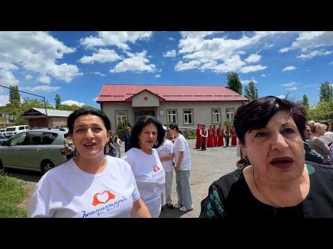 ՔՊ շապիկով ուսուցիչ և աշակերտ. Բյուրականի դպրոցի տնօրենը կոլեկտիվի հետ մասնակցում է ՔՊ քարոզարշավին