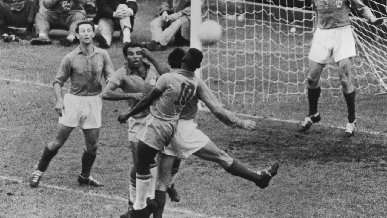 Pele's 1958 World Cup shirt goes to auction